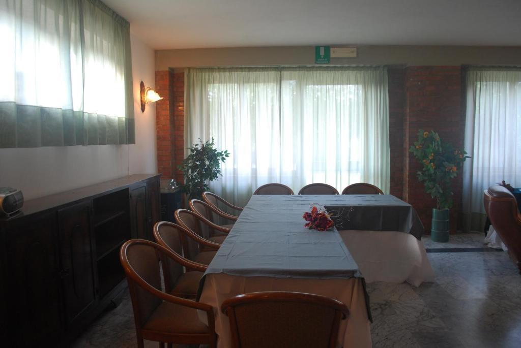 Albergo Smeraldo Кастельнуово-Маґра Екстер'єр фото
