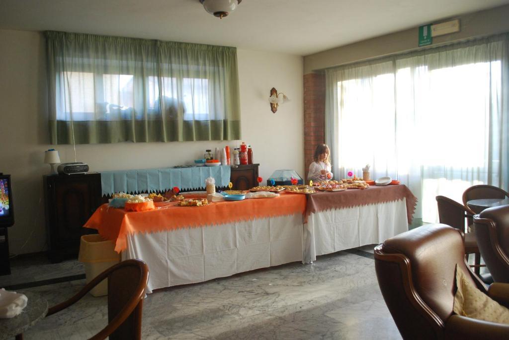Albergo Smeraldo Кастельнуово-Маґра Екстер'єр фото