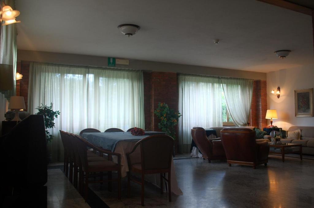 Albergo Smeraldo Кастельнуово-Маґра Екстер'єр фото